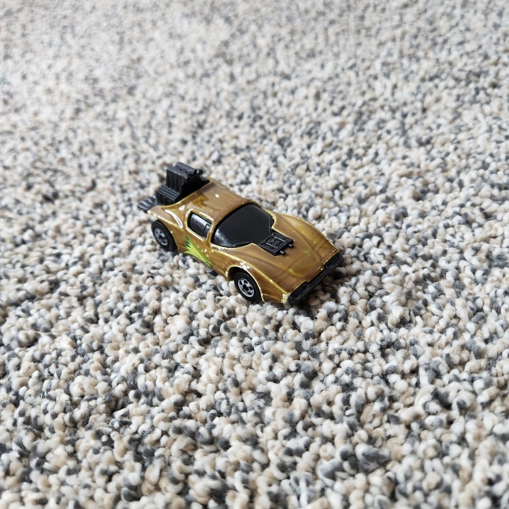 HOT WHEELS METALLIC GOLD FLAME RUNNER‎